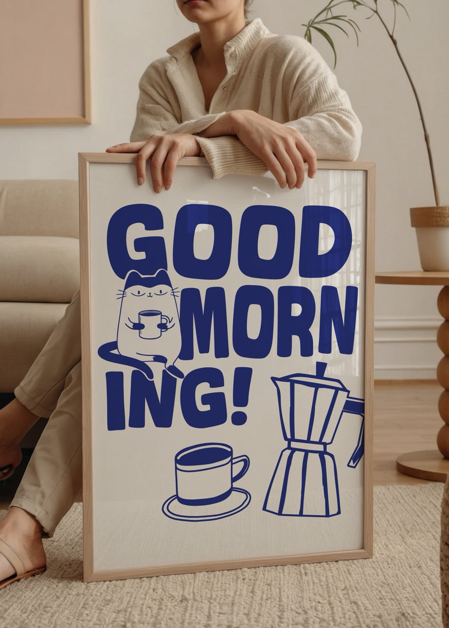 Kahve kupası tutan sevimli bir kedi, moka pot ve fincan çizimleriyle hazırlanan eğlenceli Good Morning yazılı illüstrasyon posteri.