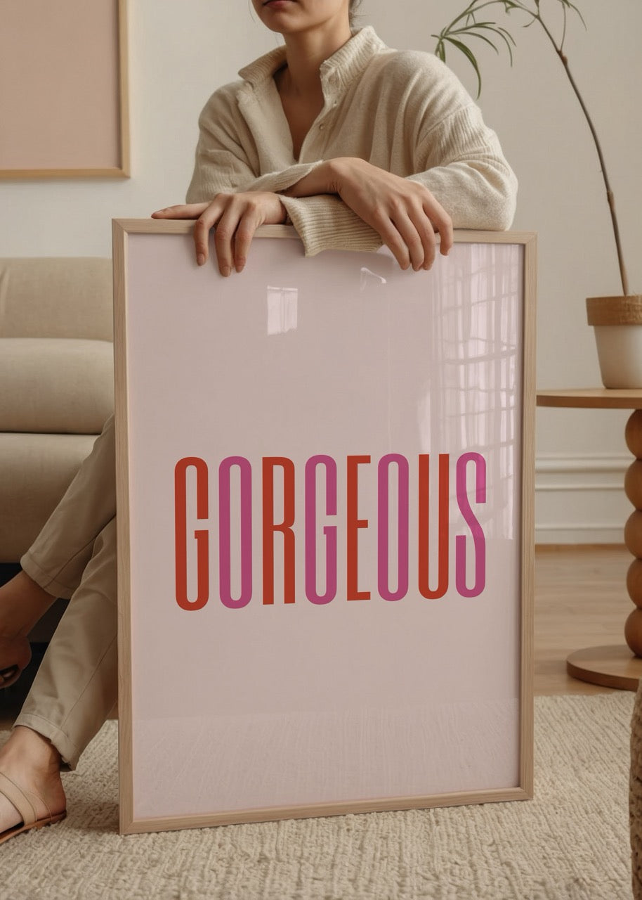 Pembe zemin üzerine kırmızı ve pembe harflerle yazılmış “Gorgeous” tipografi posteri