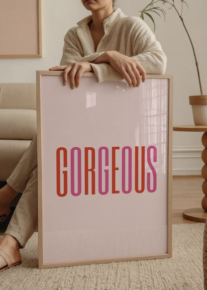 Pembe zemin üzerine kırmızı ve pembe harflerle yazılmış “Gorgeous” tipografi posteri