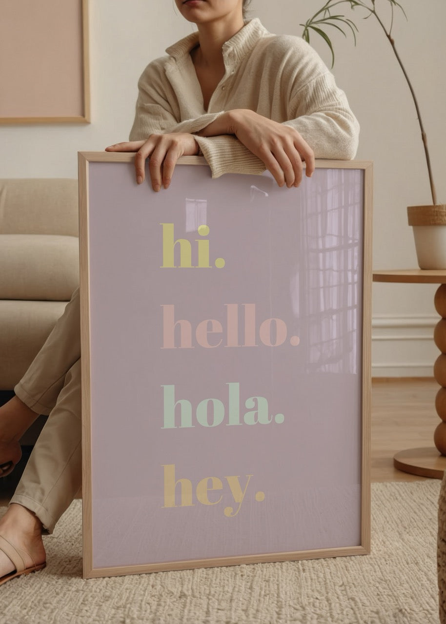 Hi Hello Hola Hey yazılı pastel renkli tipografi poster tasarımı