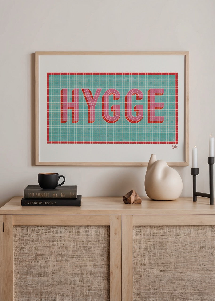 Thola Studio Hygge poster baskı, pastel renkli mozaik tipografi tasarımlı modern İskandinav duvar dekoru

