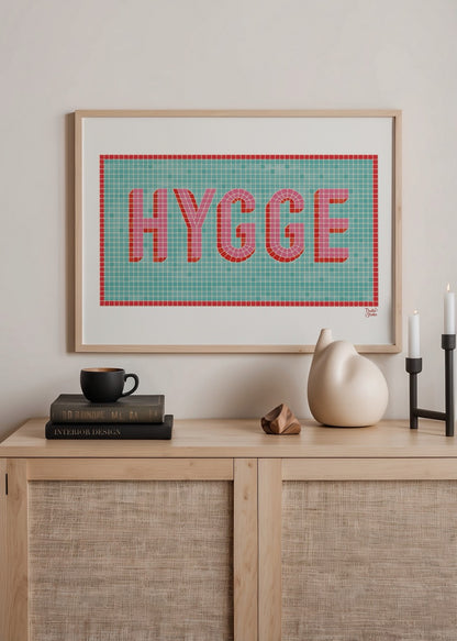 Thola Studio Hygge poster baskı, pastel renkli mozaik tipografi tasarımlı modern İskandinav duvar dekoru
