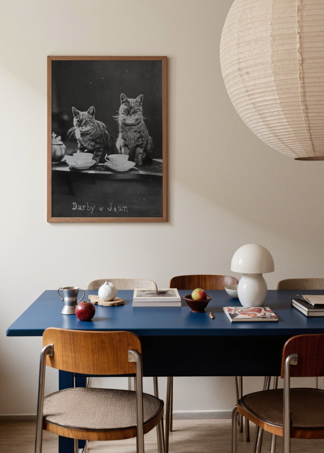 İki Sevimli Kedi ve Çay Zamanı poster baskı mockup 1