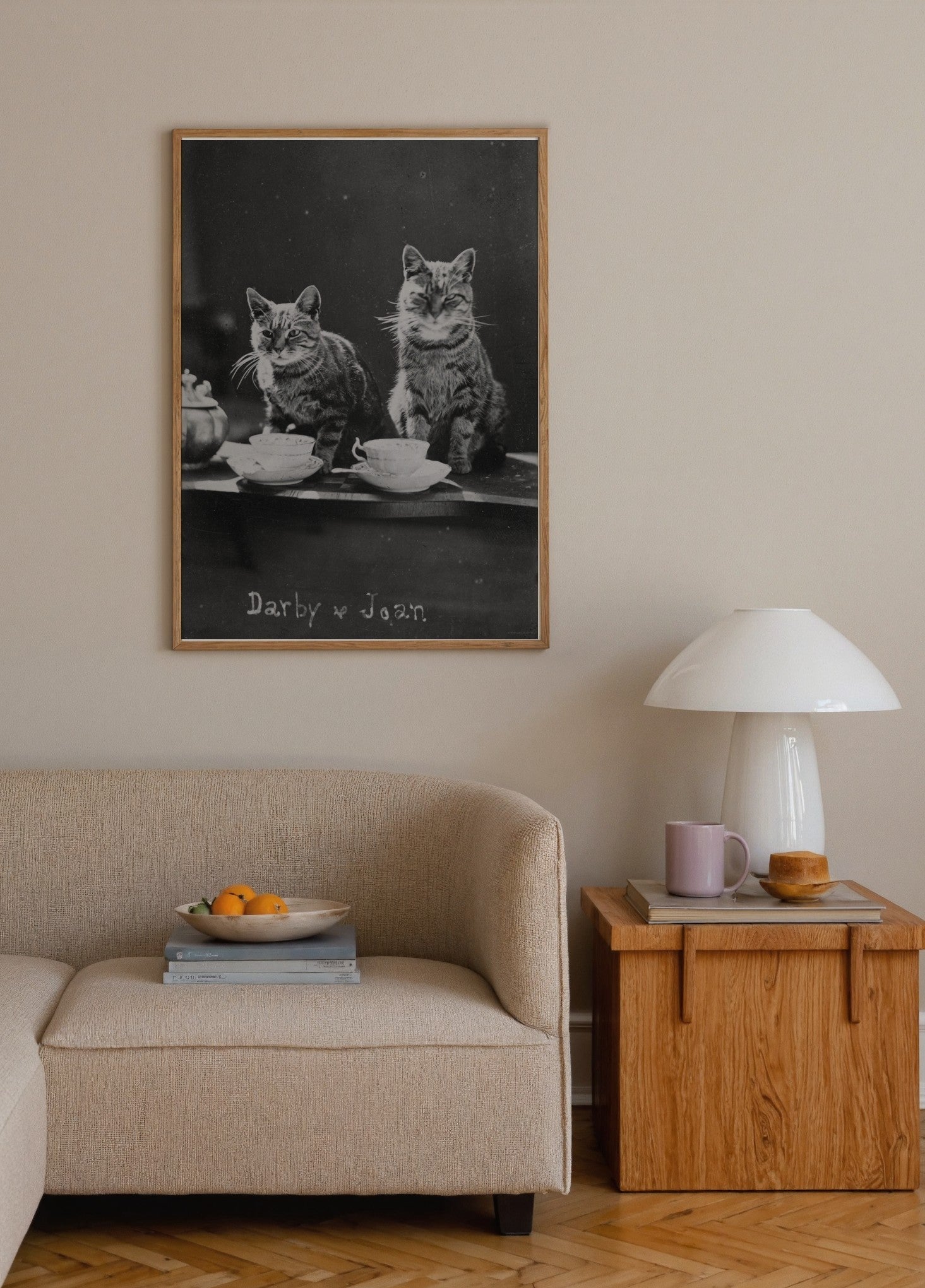 İki Sevimli Kedi ve Çay Zamanı poster baskı mockup 3