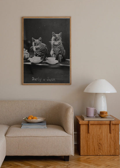 İki Sevimli Kedi ve Çay Zamanı poster baskı mockup 3