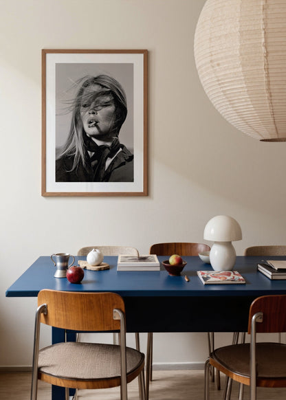 İkonik Anlar: Brigitte Bardot Smoking A Cigarette poster baskı mockup 2