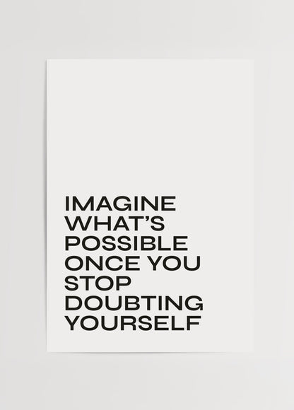 Imagine What’s Possible posteri, siyah tipografiyle beyaz fon üzerine özgüven ve motivasyon mesajı
