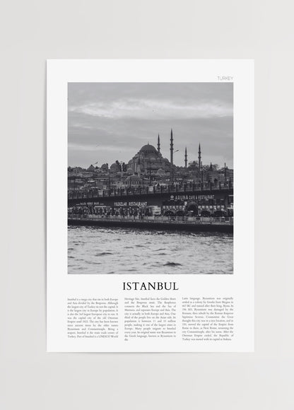 Galata Köprüsü ve Süleymaniye Camii’nin İstanbul siluetinde yer aldığı siyah beyaz şehir posteri