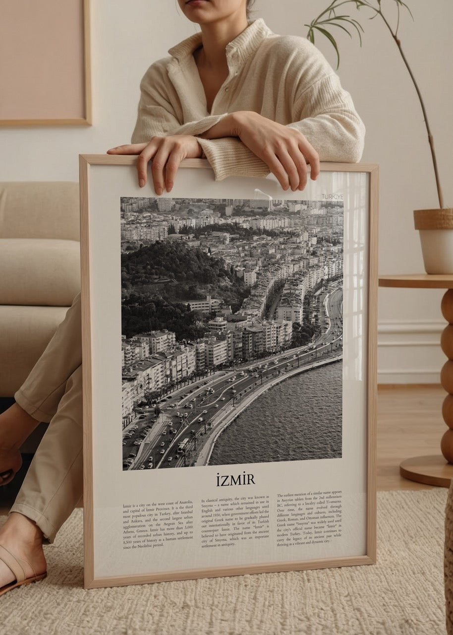 İzmir şehir manzarasını gösteren siyah beyaz poster baskı