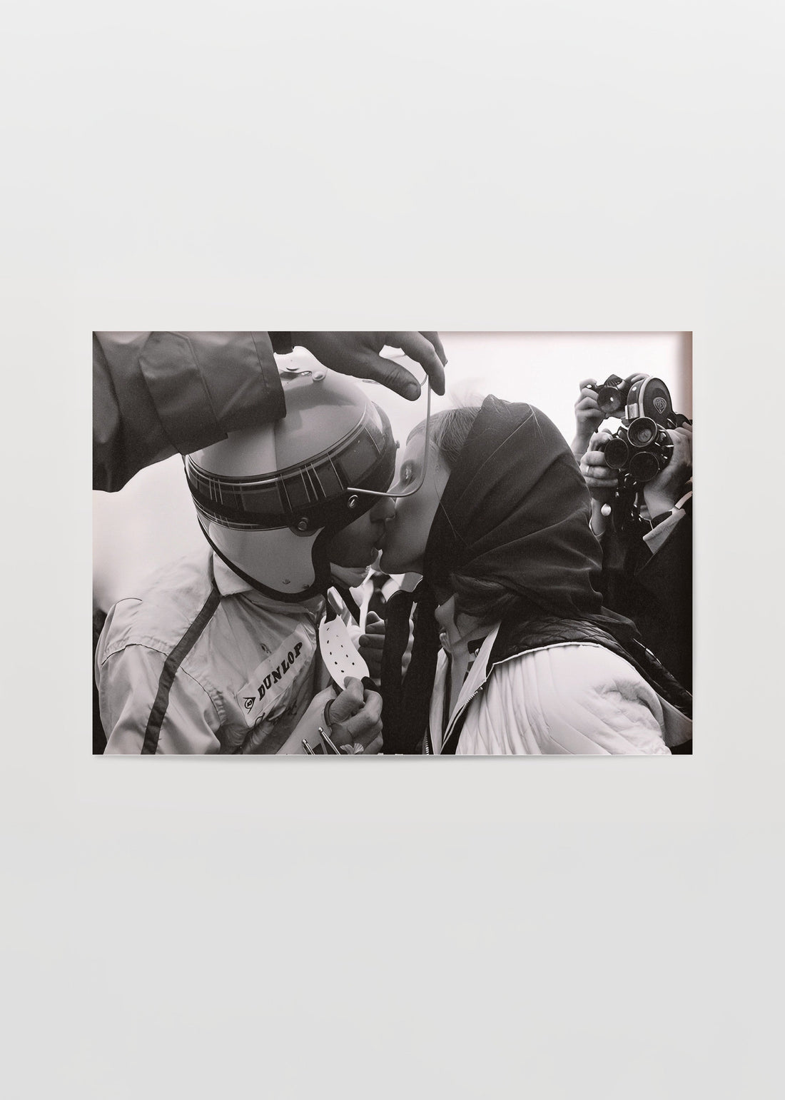 Unknown Kiss at the Finish Line Poster poster baskı mockup 1