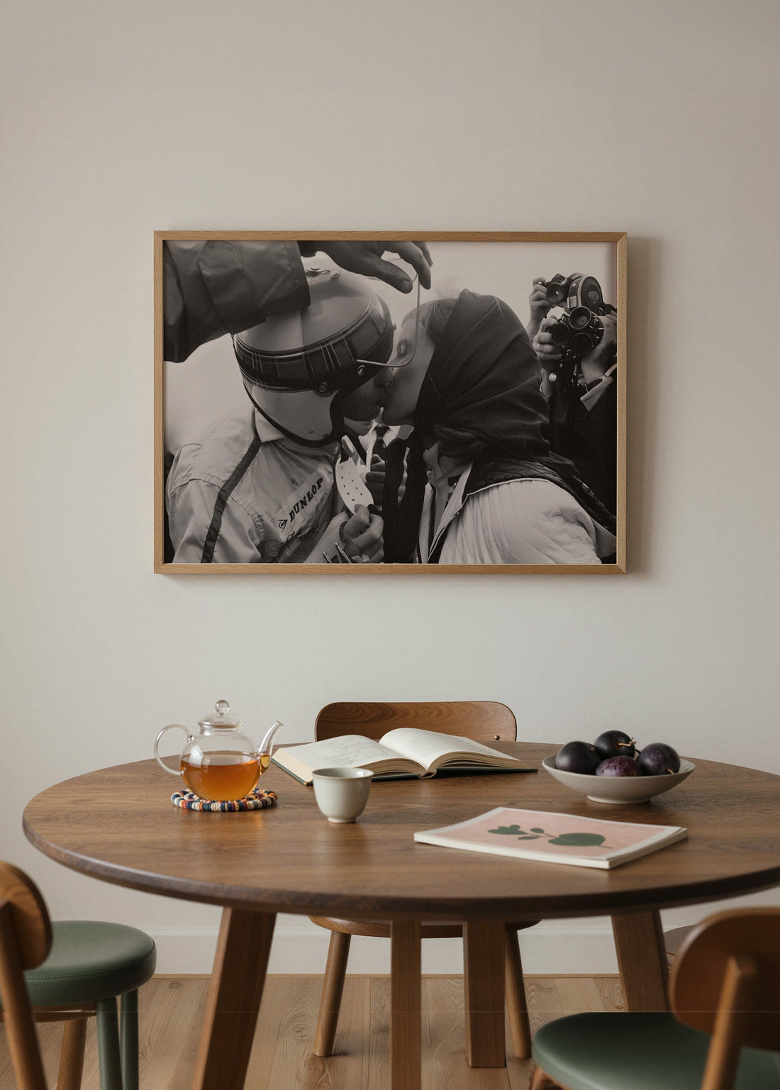 Unknown Kiss at the Finish Line Poster poster baskı mockup 2