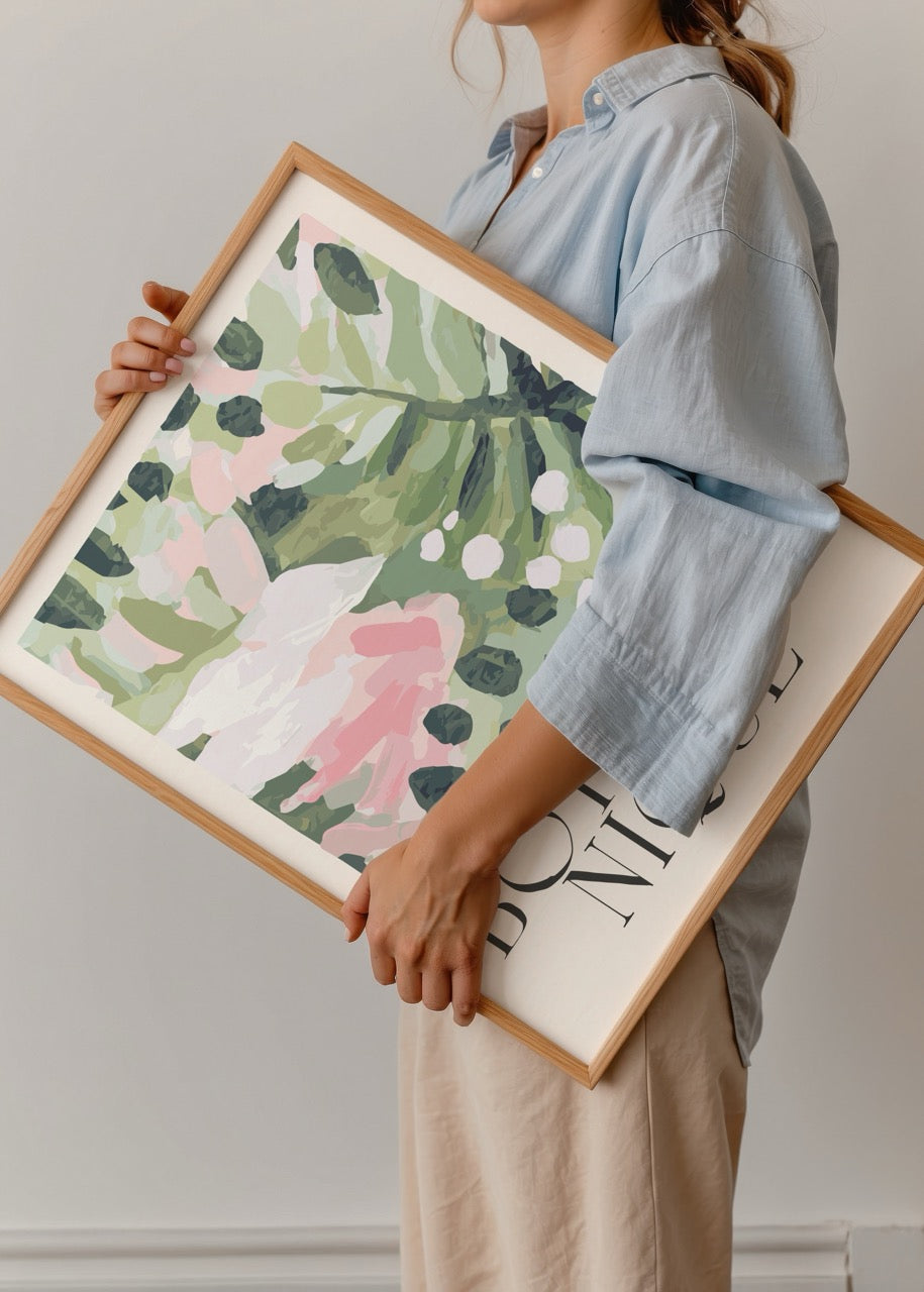 Soyut pastel çiçek desenli La Botanique 2 posteri, pembe ve yeşil tonlarda modern sanat tasarımı.