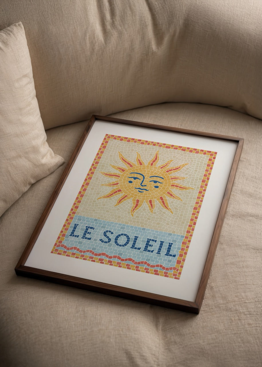 Thola Studio Le Soleil posteri, mozaik desenli güneş illüstrasyonu ve sıcak renkleriyle dekoratif duvar posteri baskısı.