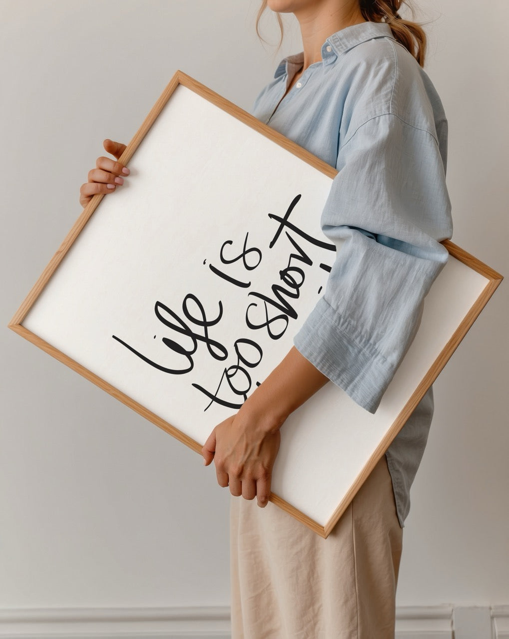 Life Is Too Short To Wait yazılı siyah beyaz minimal tipografi poster