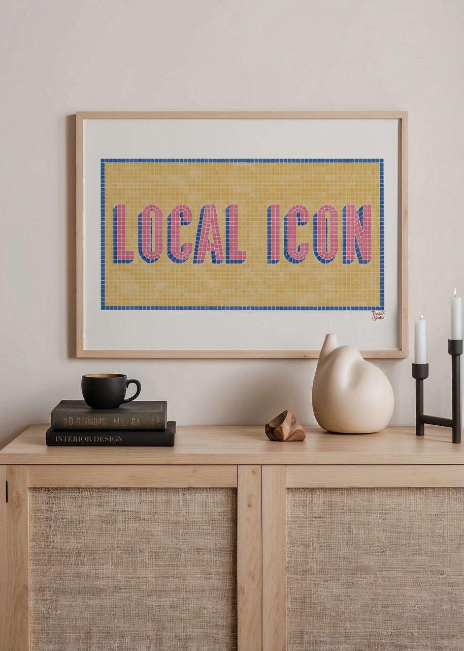 Thola Studio Local Icon poster baskı, pastel sarı zeminli mozaik tipografi tasarımlı retro duvar dekoru