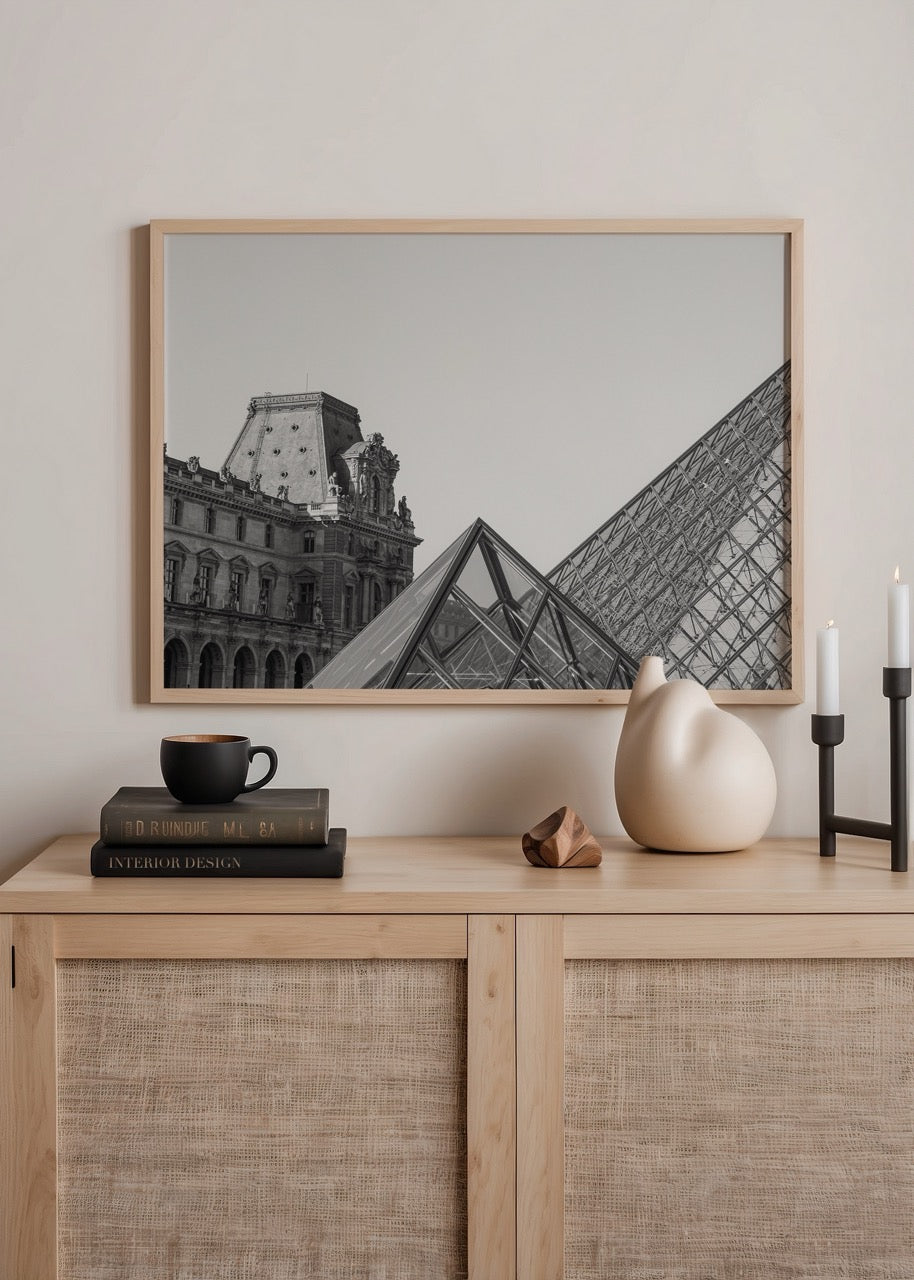 louvre pyramid paris siyah beyaz mimari fotograf poster