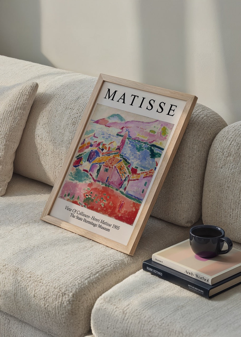 Henri Matisse’in 1905 tarihli fovist dönem eserinden uyarlanmış, renkli Akdeniz kasabası manzaralı sanat posteri.