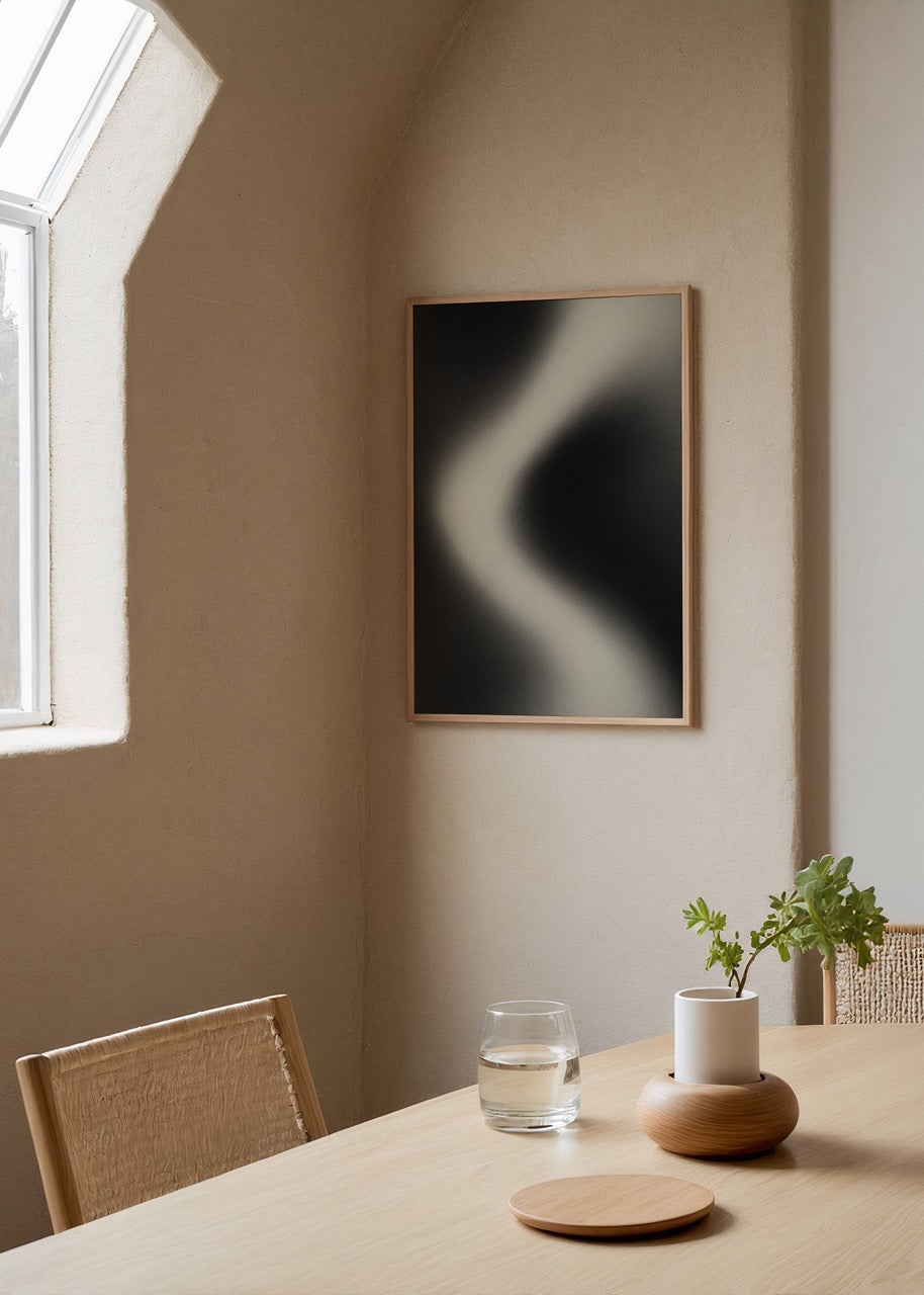 Siyah beyaz yumuşak geçişlerle tasarlanmış soyut minimal duvar posteri
