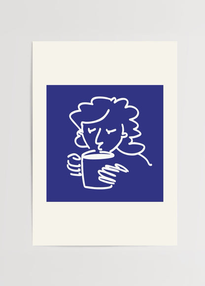 Mavi zemin üzerinde beyaz çizgilerle kahve içen kişi illüstrasyonu, minimal modern poster tasarımı.