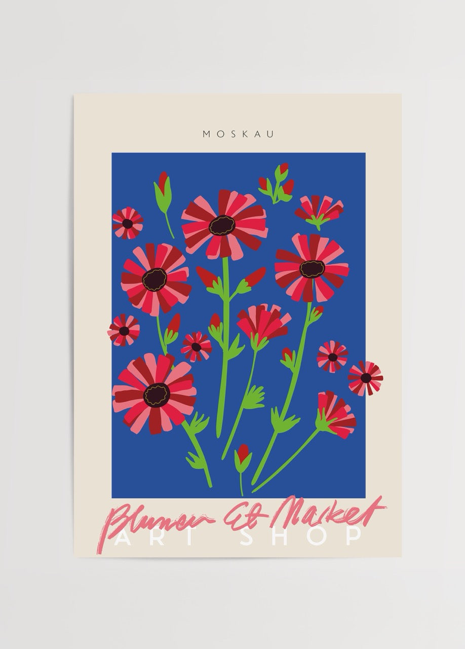 Canlı mavi zemin üzerine pembe ve kırmızı çiçeklerle tasarlanmış Moskau Blumen Et Market posteri