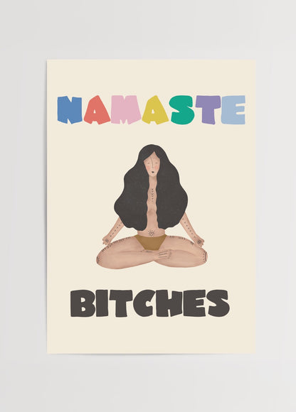 Nergis Sabancı’nın Namaste posteri; meditasyon yapan kadın figürü ve renkli tipografiyle modern, enerjik bir sanat baskısı.