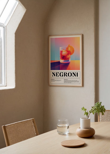 Cam yansımaları, sıcak renk geçişleri ve klasik Negroni tarifiyle modern kokteyl posteri.