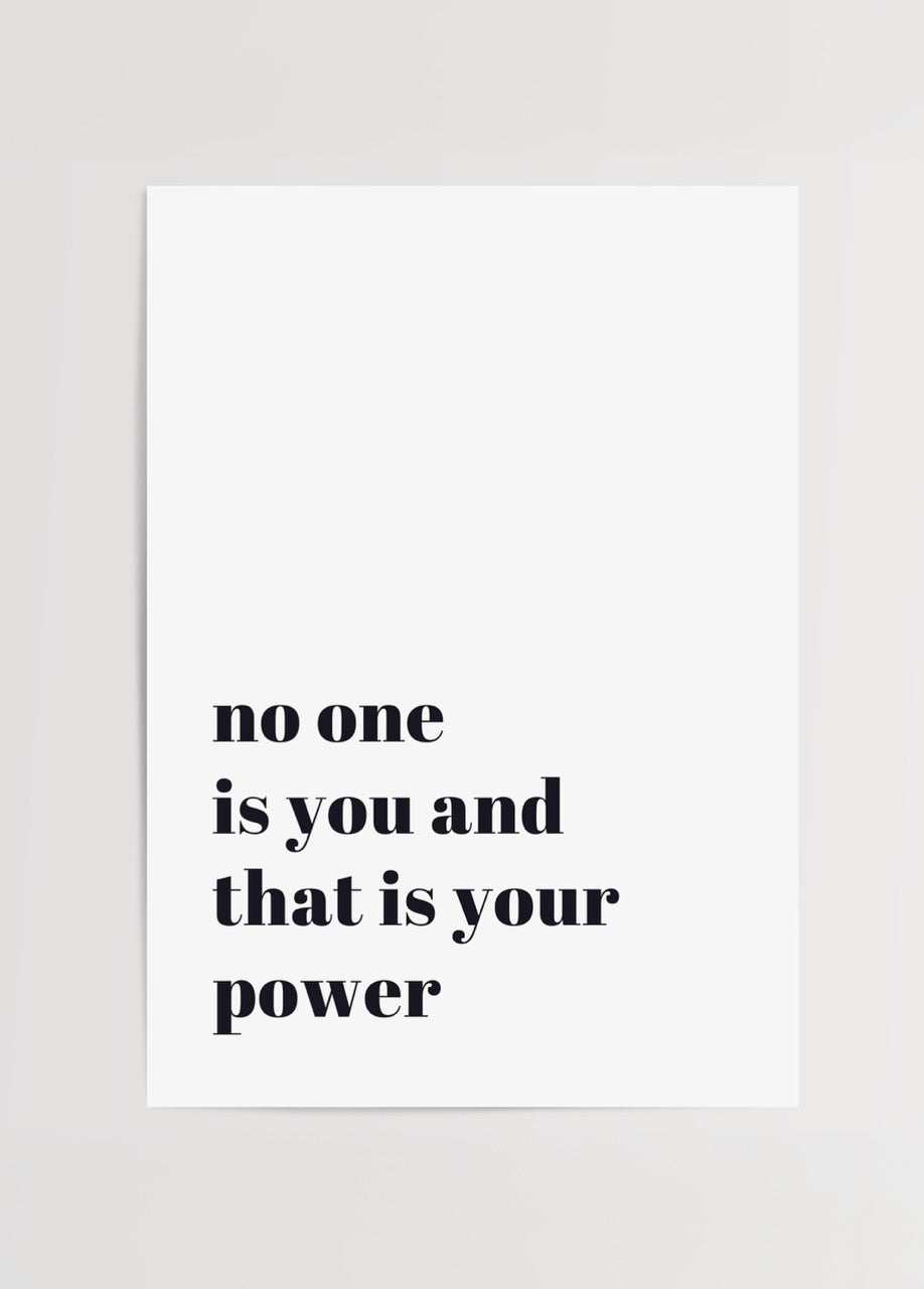 “No one is you and that is your power” yazılı minimalist tipografi poster baskı.