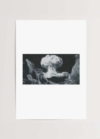 Nükleer patlama görselli siyah beyaz minimal sanat posteri