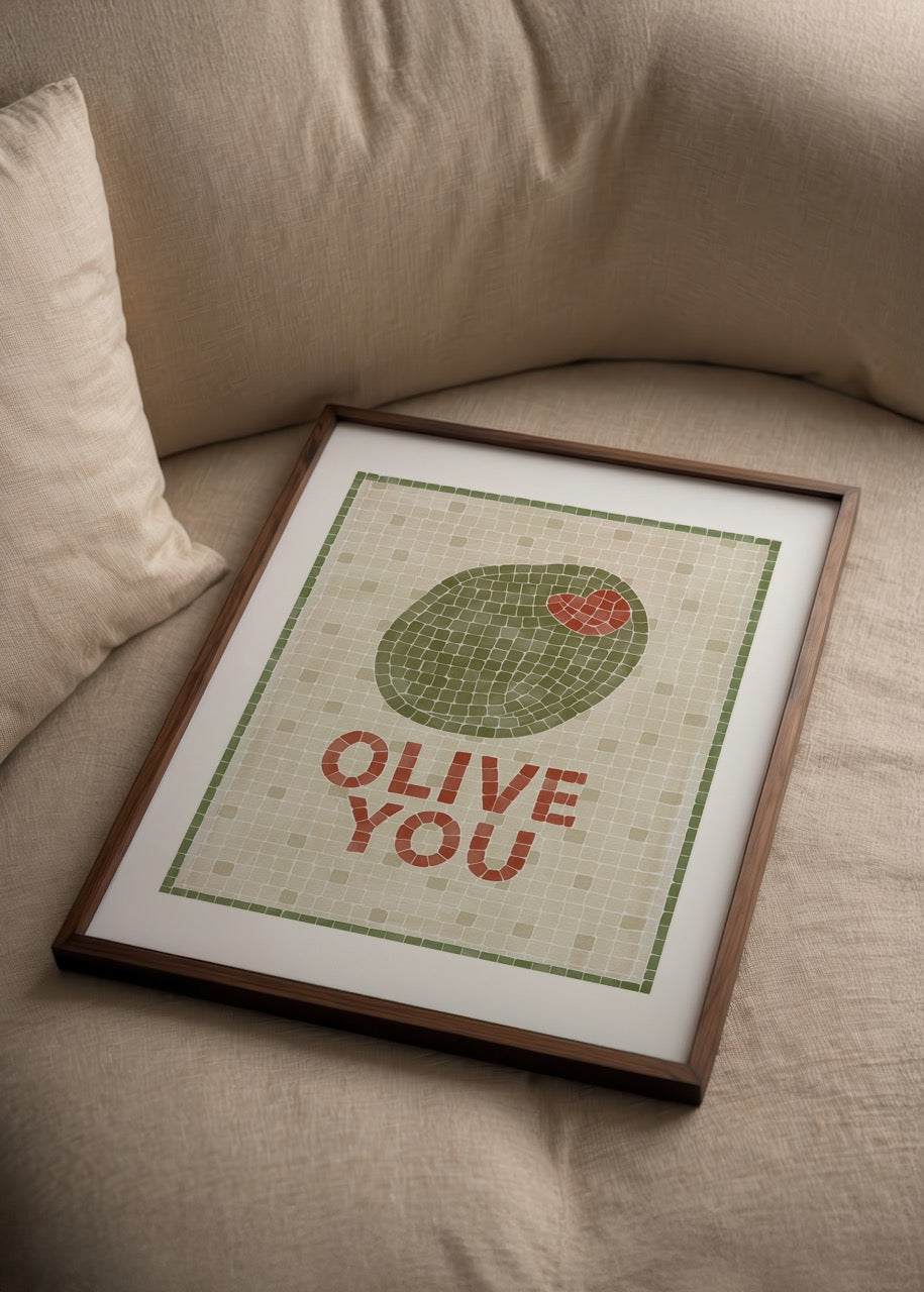 Thola Studio Olive You posteri, mozaik desenli zeytin illüstrasyonu, modern ve eğlenceli dekoratif duvar posteri baskısı.