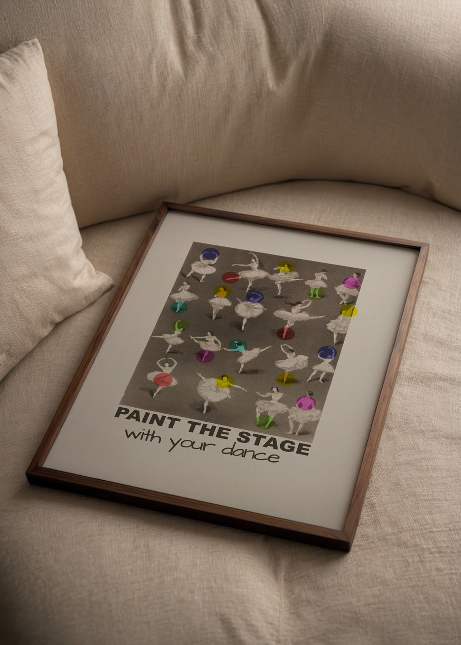 Renkli dairelerle vurgulanan bale dansçılarının yer aldığı “Paint the Stage” poster baskısı