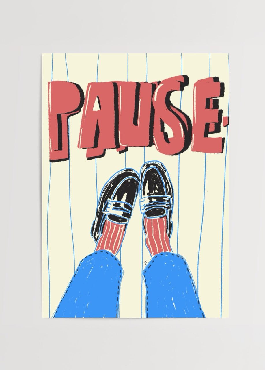 Fulya Genç’in Pause posteri, retro tarzlı illüstrasyon ve güçlü tipografiyle modern dekoratif sanat baskısı.