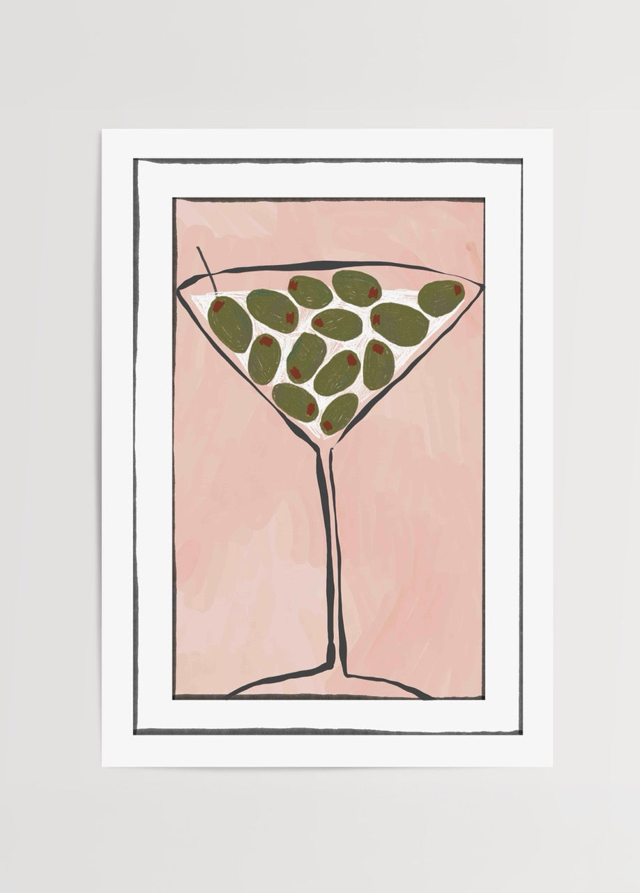 Pembe zemin üzerinde zeytinli martini kadehi illüstrasyonu