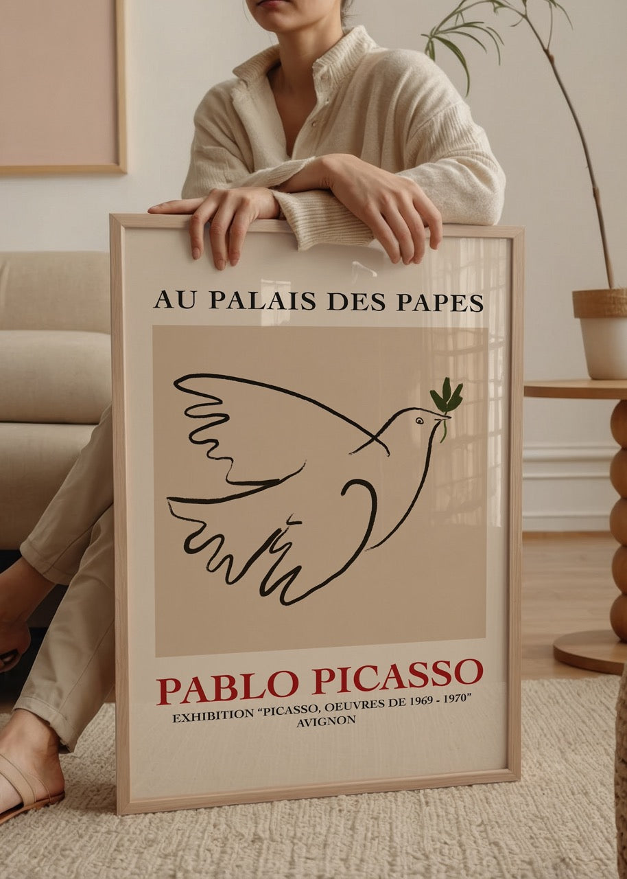 Pablo Picasso’nun Barış Güvercini çiziminin yer aldığı Avignon sergisi posteri
