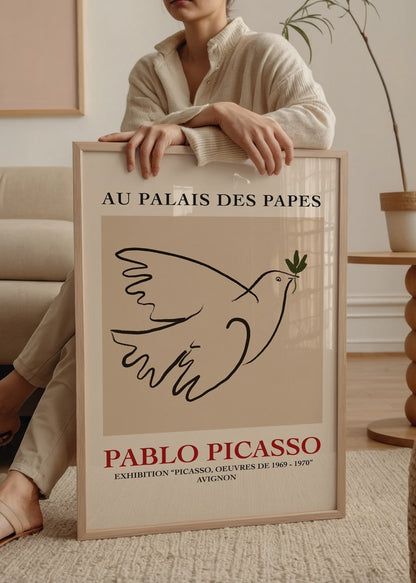 Pablo Picasso’nun Barış Güvercini çiziminin yer aldığı Avignon sergisi posteri