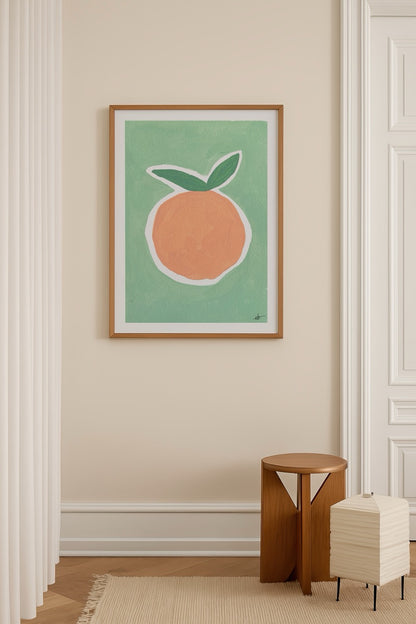 Elif Işık’ın Pastel Series koleksiyonundan Portakal posteri, yeşil fon üzerinde pastel turuncu portakal illüstrasyonu.