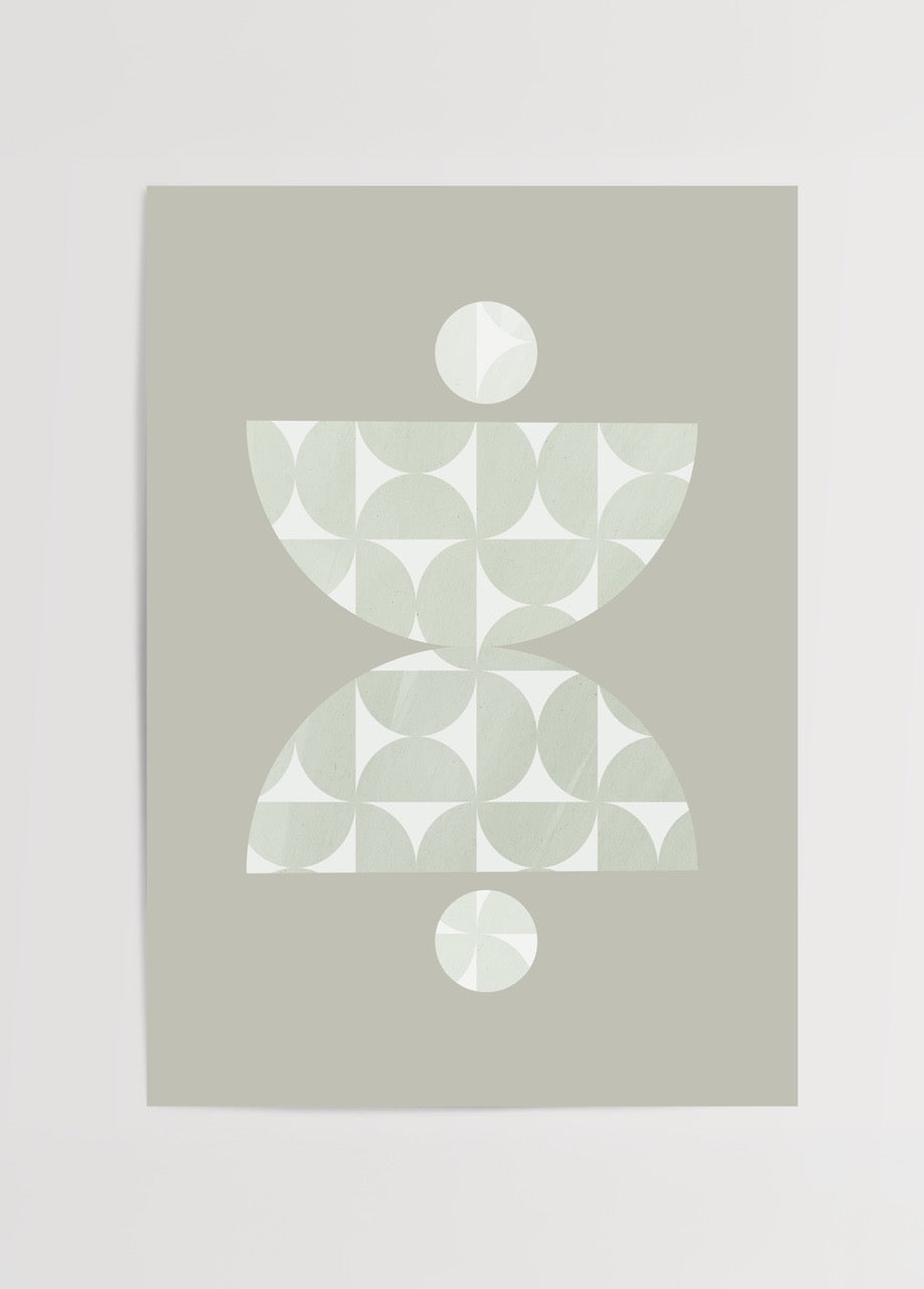Adaçayı yeşili fon üzerine yerleştirilmiş yarım daire ve daire formlarından oluşan soyut minimalist totem poster tasarımı.