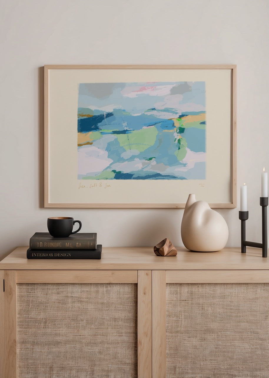Atölye Noi tasarımı Sea, Salt &amp; Sun posteri – deniz, tuz ve güneşi soyut fırça darbeleriyle yansıtan modern sanat eseri.