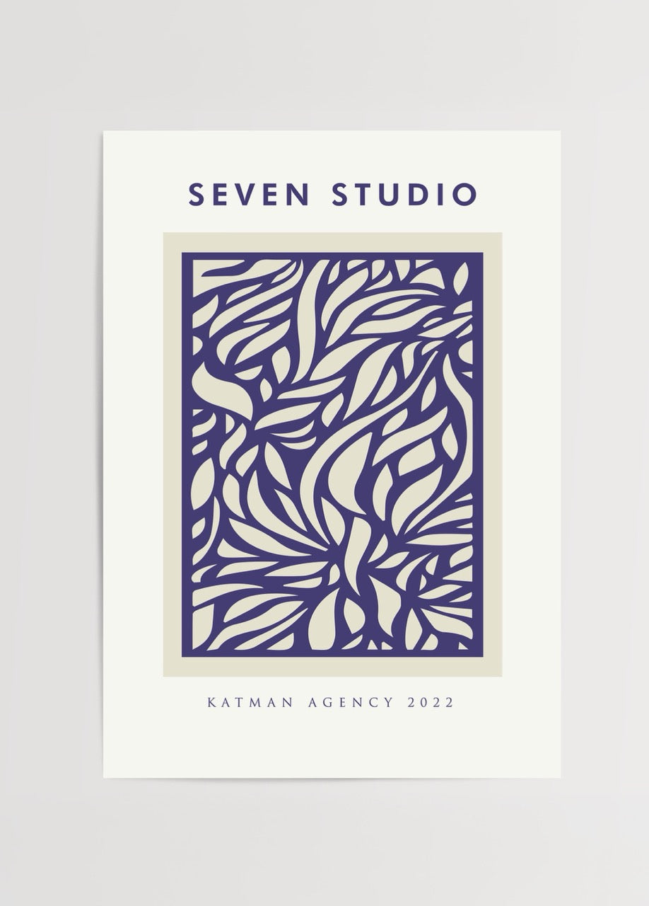 Seven Studio imzalı, mor ve bej tonlarda soyut çizgisel kompozisyon poster baskı