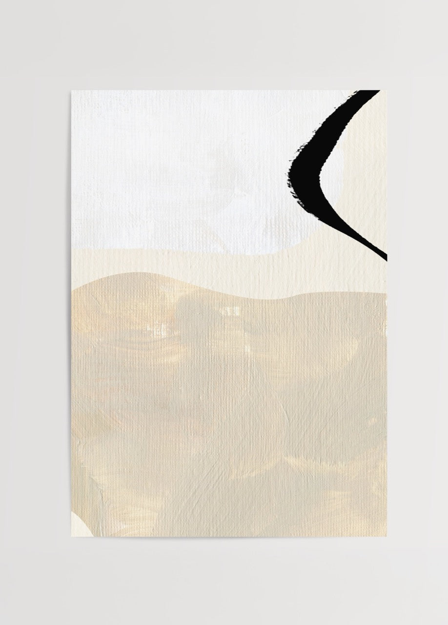 Bej arka planda siyah fırça izi bulunan modern minimalist soyut poster