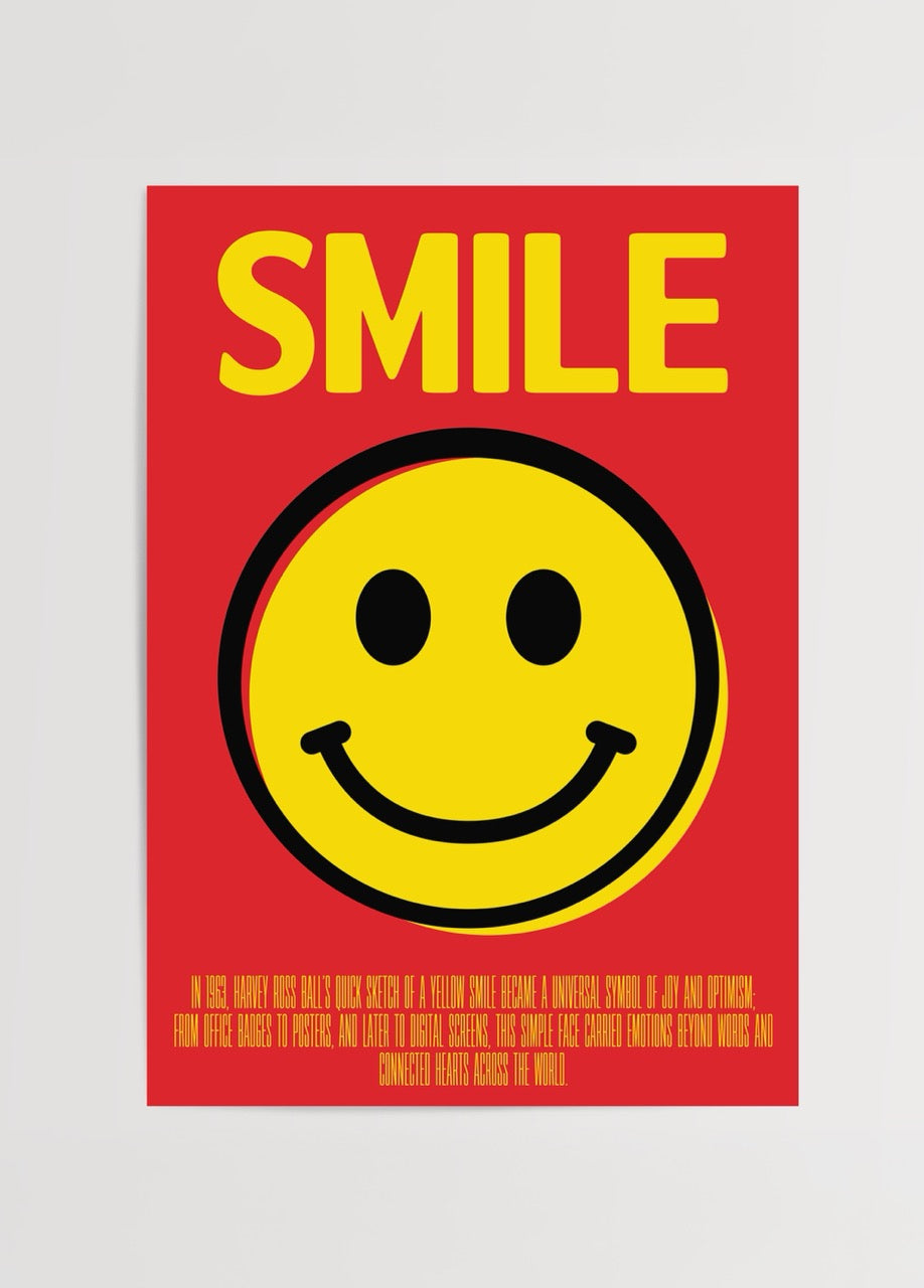 Batuhan Erdoğan’ın Smile posteri, kırmızı fon üzerinde sarı gülen yüz tasarımıyla pozitifliği ve pop-art ruhunu yansıtan sanat baskısı.