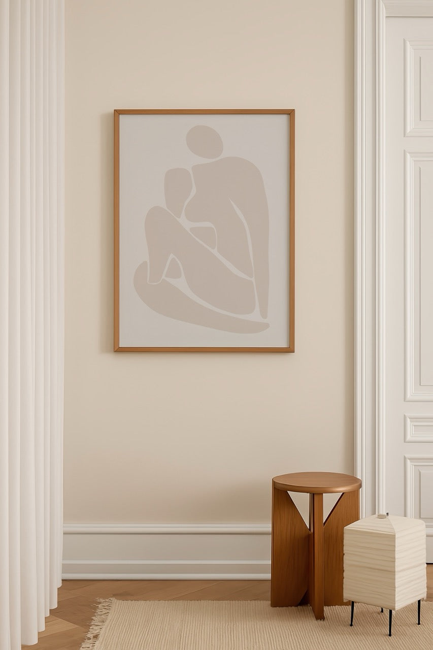 Minimal bej tonlarında soyut kadın figürü çizimi poster baskı