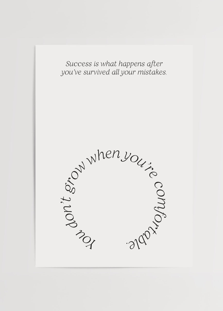 Success &amp; Growth posteri, başarı ve gelişim temalı tipografik siyah yazıların beyaz fon üzerinde minimalist tasarımı