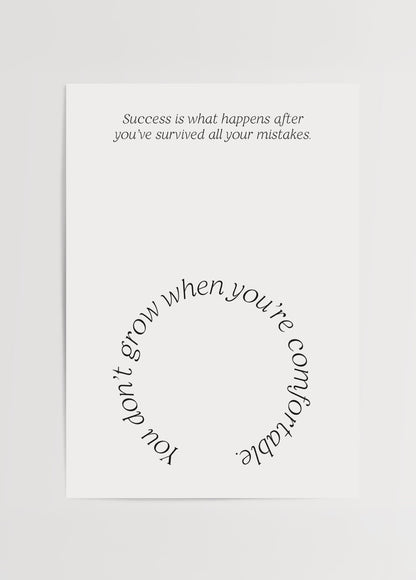 Success &amp; Growth posteri, başarı ve gelişim temalı tipografik siyah yazıların beyaz fon üzerinde minimalist tasarımı