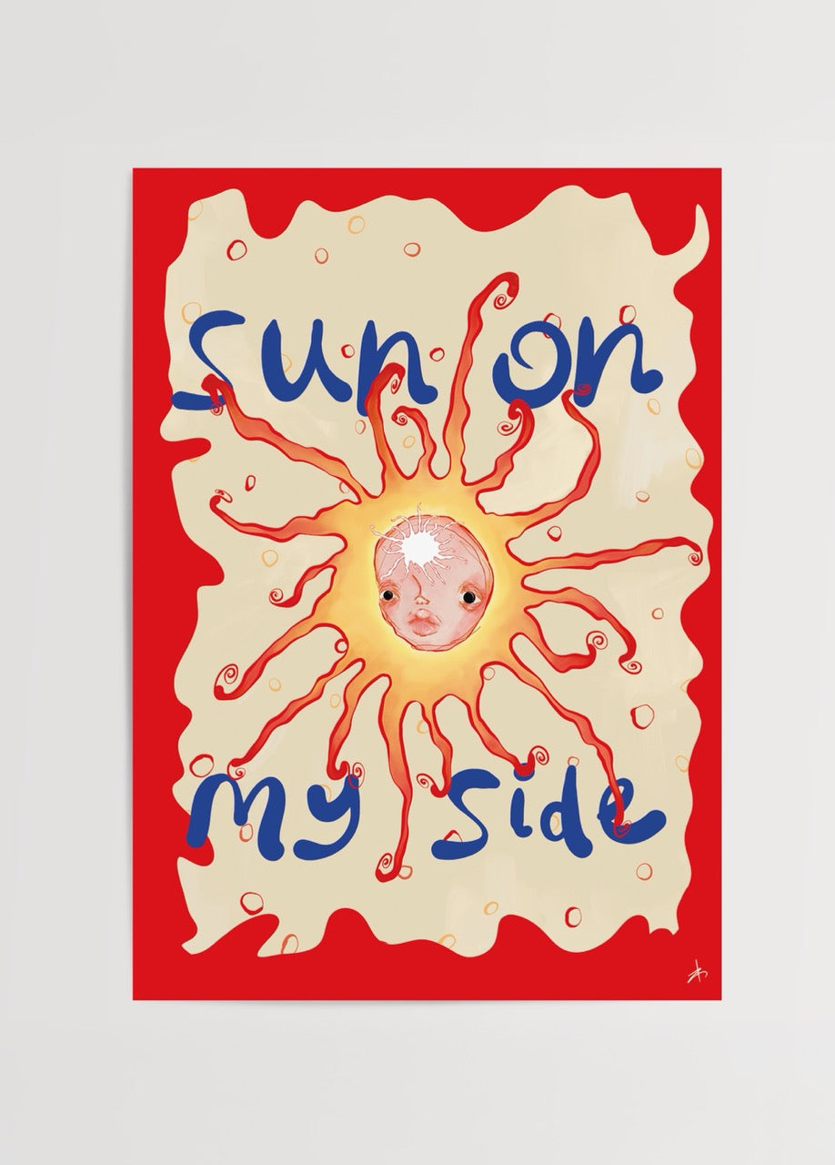 Kırmızı zemin üzerinde, merkezinde yüz ifadesine sahip güneş figürü ve “sun on my side” yazılı modern illüstrasyon posteri.