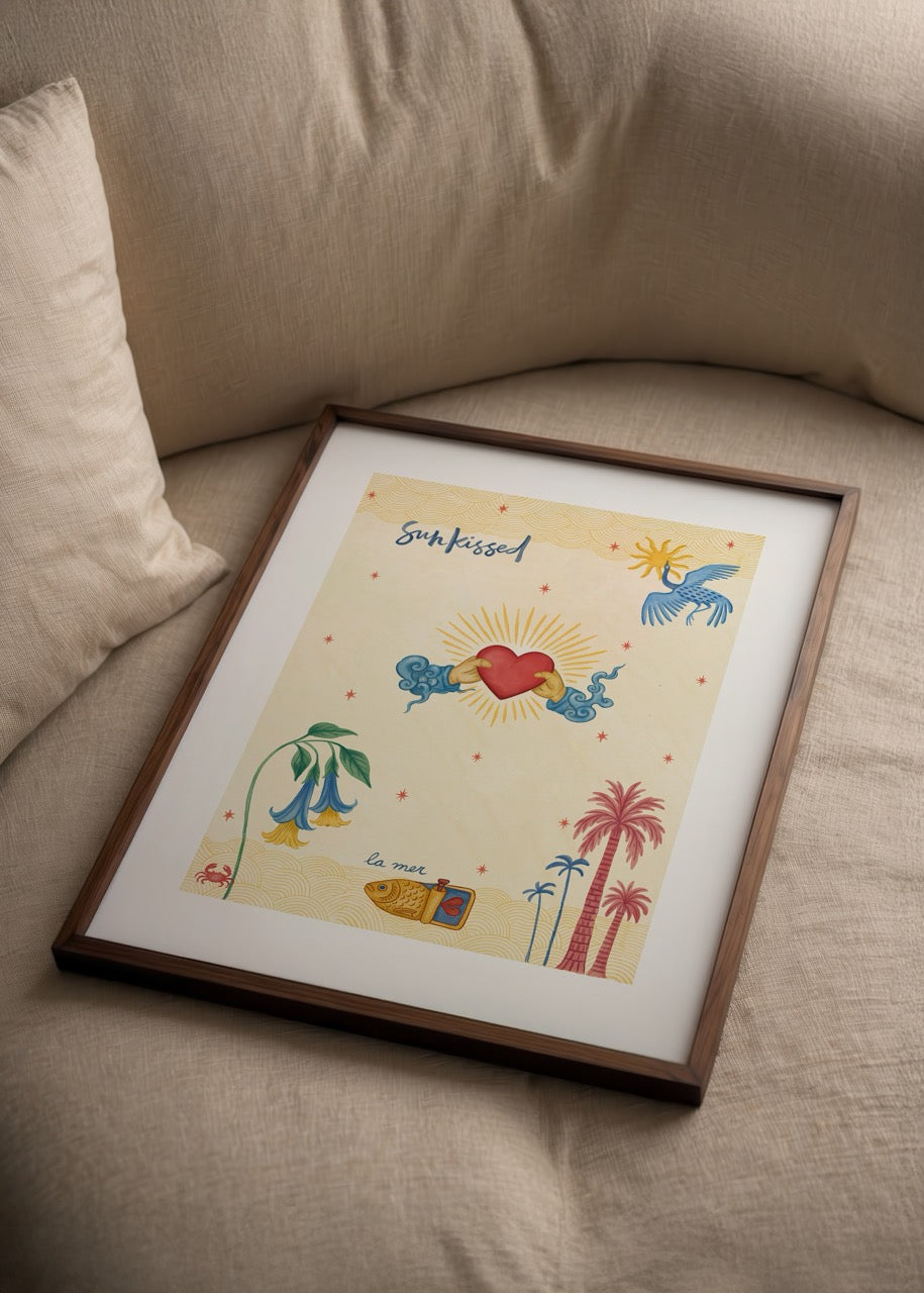 Thola Studio Sunkissed posteri, tropikal öğeler ve kalp figürüyle güneşli sanat illüstrasyonu, modern duvar dekorasyonu.
