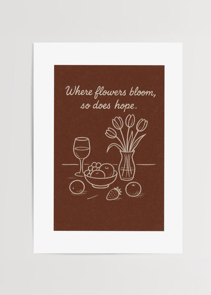 Nida Büyük imzalı Table of Life posteri, çiçekler, meyveler ve şarap kadehi çizimli minimalist tasarım
