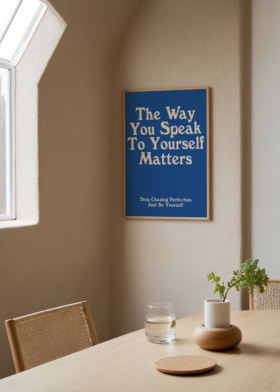 Mavi fon üzerine beyaz tipografiyle “The Way You Speak To Yourself Matters” yazılı motivasyonel poster