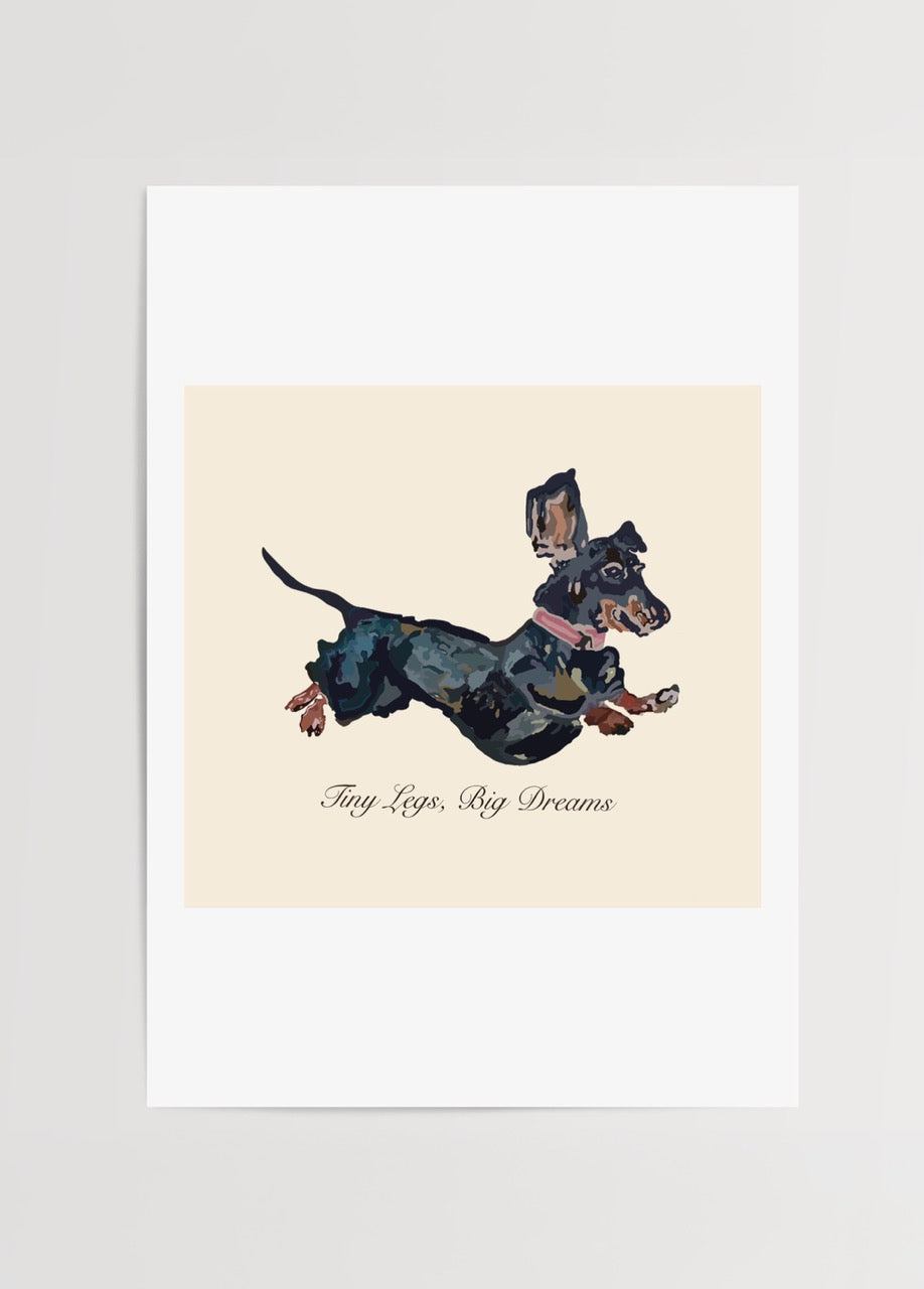 “Tiny Legs Big Dreams” yazılı, koşan dachshund illüstrasyon posteri.