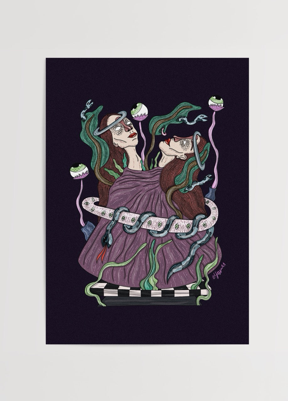 Mor zemin üzerinde iki kadın figürünün yılanlar ve göz sembolleriyle çevrelendiği sürreal illüstrasyon posteri.