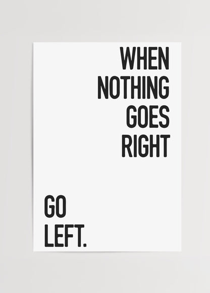 Beyaz zemin üzerinde siyah tipografiyle tasarlanmış “When Nothing Goes Right Go Left” minimalist motivasyon posteri